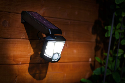 Lampa solarna EGLO LED z czujnikiem ruchu - podjazdy, ścieżki ogrodowe Lampa solarna EGLO LED z czujnikiem ruchu - podjazdy, ścieżki ogrodowe