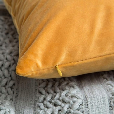2x Poszewki Na Poduszki Velvet 45x45 cm Miękkie Aksamitne - Złoty 2x Poszewki Na Poduszki Velvet 45x45 cm Miękkie Aksamitne - Złoty
